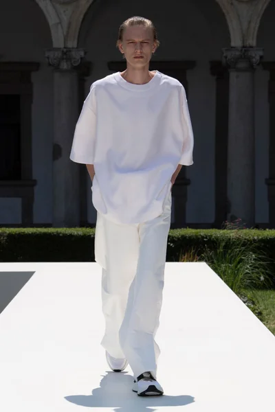 Look 9
